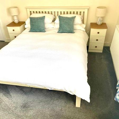 Town Centre Apartment Perfect Location With On-Street Parking Стратфорд на Ейвън Екстериор снимка