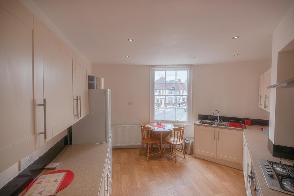 Town Centre Apartment Perfect Location With On-Street Parking Стратфорд на Ейвън Екстериор снимка