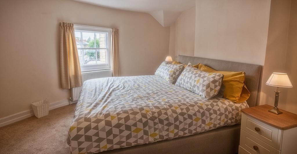 Town Centre Apartment Perfect Location With On-Street Parking Стратфорд на Ейвън Екстериор снимка