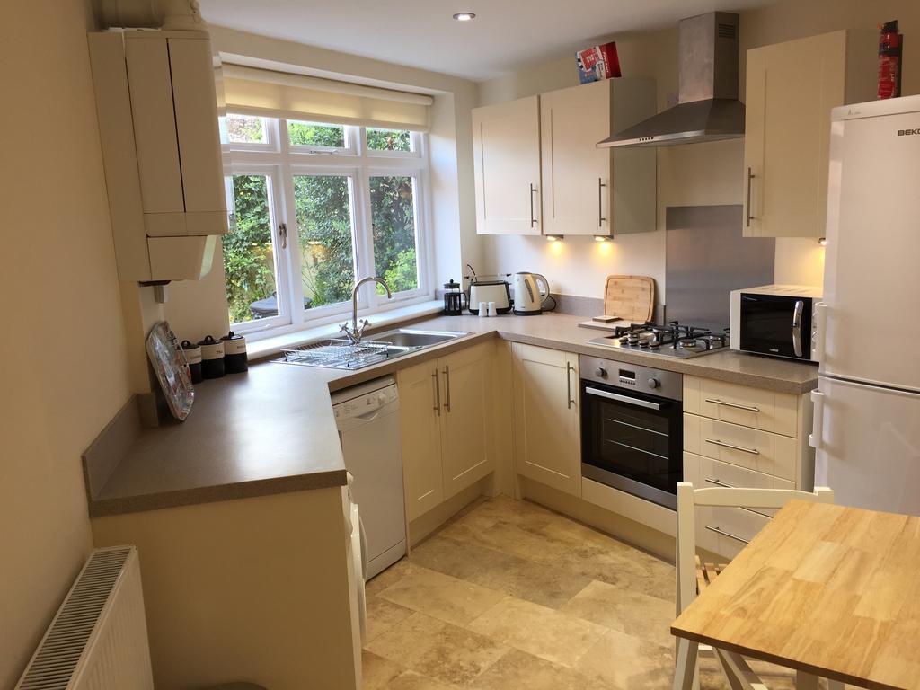 Town Centre Apartment Perfect Location With On-Street Parking Стратфорд на Ейвън Екстериор снимка