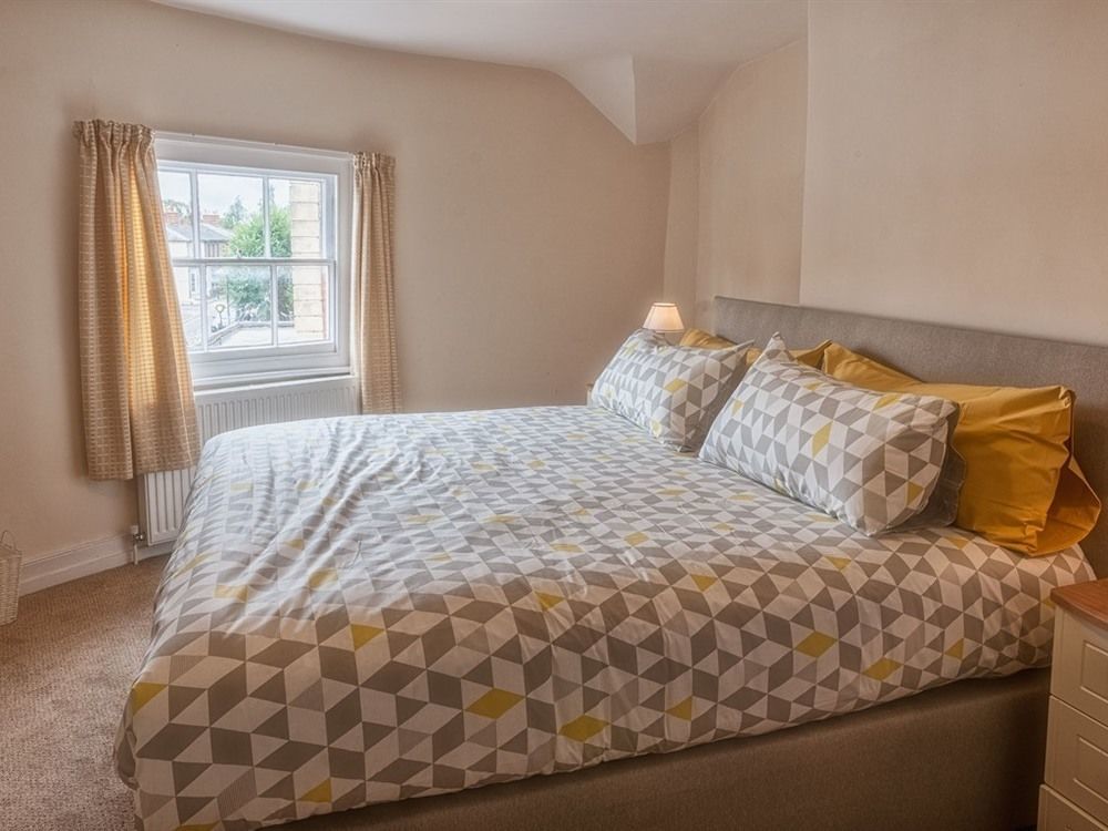 Town Centre Apartment Perfect Location With On-Street Parking Стратфорд на Ейвън Екстериор снимка