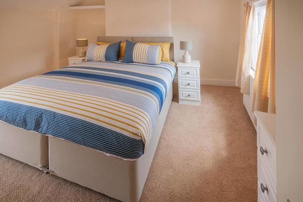Town Centre Apartment Perfect Location With On-Street Parking Стратфорд на Ейвън Екстериор снимка